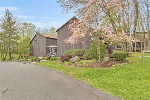 14 Country Squire Dr #D, Cromwell, CT 06416