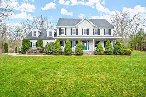 10 Pinewood Xing S, Naugatuck, CT 06770