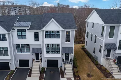 95 Brentwood Cir #95, Danbury, CT 06810