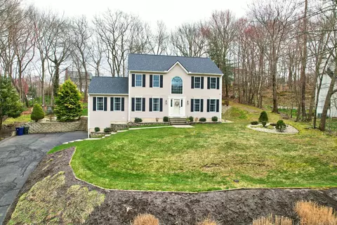 129 Georgetown Dr, Watertown, CT 06795