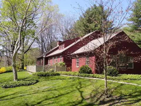 16 Covered Bridge Rd, Lakeville, CT 06039