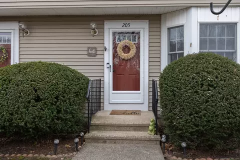 205 Holly Hill Dr, Rocky Hill, CT 06067
