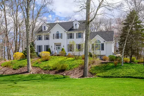 40 Cobblers Mill Rd, Newtown, CT 06482