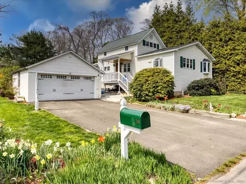 18 Union St, Branford, CT 06405