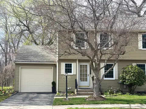 33 Early Dawn Cir, Windsor, CT 06095