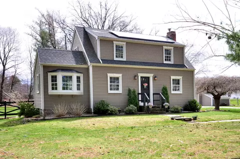 28 N Grand St, Suffield, CT 06093