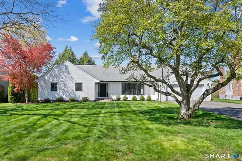 29 Visgrove Ln, West Hartford, CT 06117