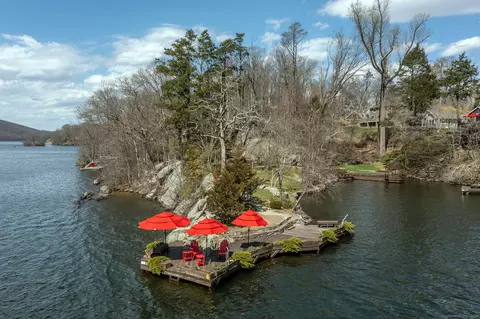 41 Hemlock Rdg, New Milford, CT 06776