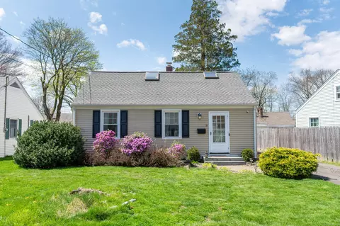 5 Crescent Dr, Danbury, CT 06810