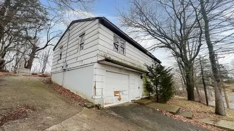 10 Silver Ln, Stratford, CT 06614