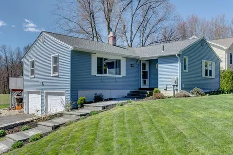 40 Cross St, Suffield, CT 06078