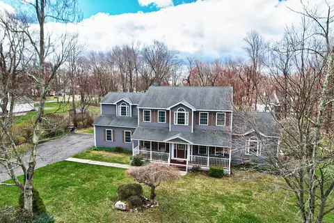 81 Coachlight Cir, Prospect, CT 06712