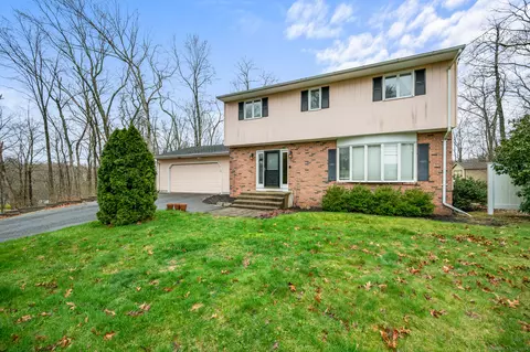 592 Route 80 Rd, Guilford, CT 06437