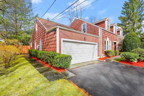 22 Rolling Wood Dr, Stamford, CT 06905