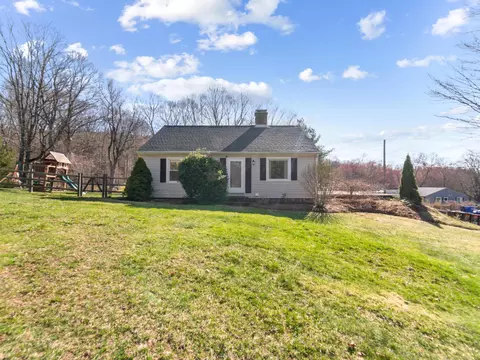 14 Lubec Rd, Middlebury, CT 06762