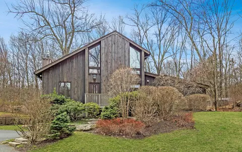 3 Mallory Ln, Redding, CT 06896
