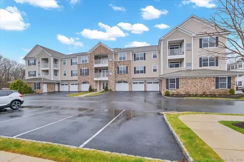 636 Brookside Ct #636, Newtown, CT 06470