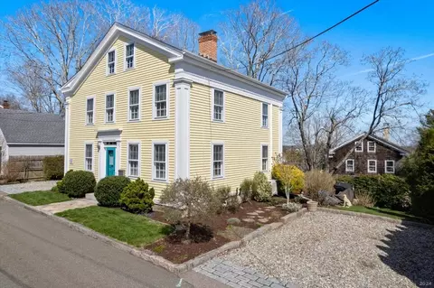 5 Rathbun Pl, Groton, CT 06355