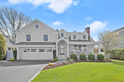 225 Colonial Dr, Fairfield, CT 06824