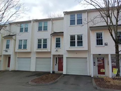 380 Hitchcock Rd #25, Waterbury, CT 06705