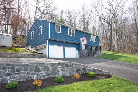 55 Rugby Rd, Shelton, CT 06484