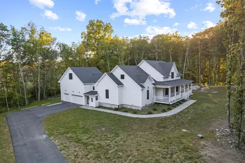 33 Lords Meadow Ln, Old Lyme, CT 06371