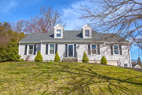 4 Tinker Dr, Windsor Locks, CT 06096
