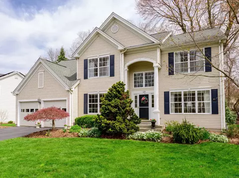 320 Acorn Ln, Milford, CT 06461