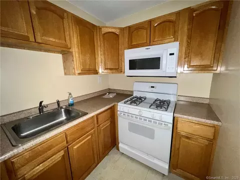 235 Henry Ave #12D, Stratford, CT 06614