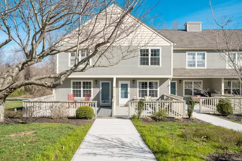 73 Manorwood Dr #73, Branford, CT 06405