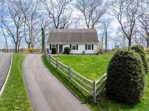 15 Sun Dance Cir, Stamford, CT 06905