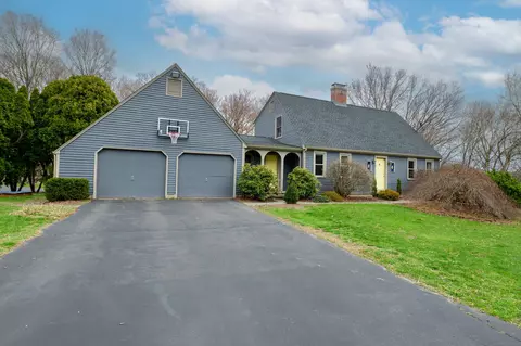 6 River Bend Ln, Windsor, CT 06095