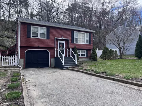 14 Trolley Bridge Rd, Shelton, CT 06484