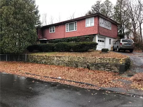 28 Rockdale Rd, West Haven, CT 06516