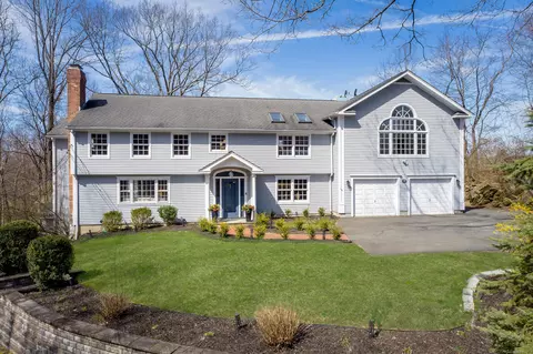 74 Powderhorn Dr, Ridgefield, CT 06877