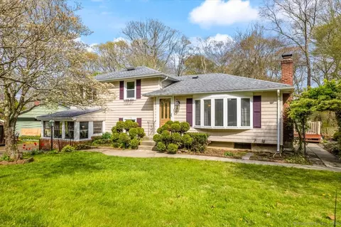 60 Bel Aire Dr, Groton, CT 06355