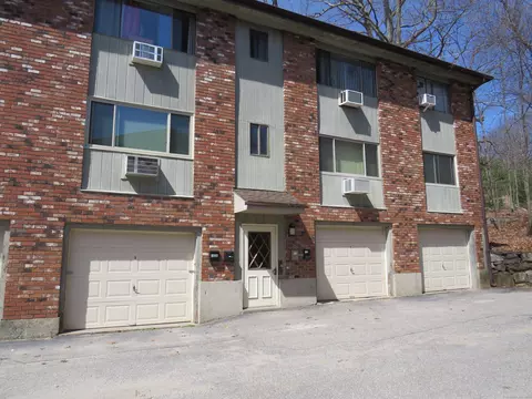 192 Kaynor Dr #L, Waterbury, CT 06708