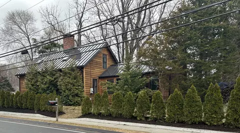 492 Pleasant Valley Rd, South Windsor, CT 06074