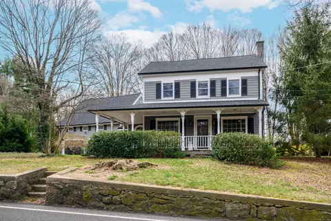 31 Dodgingtown Rd, Newtown, CT 06470
