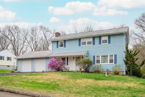 3 Mohawk Cir, Danbury, CT 06811