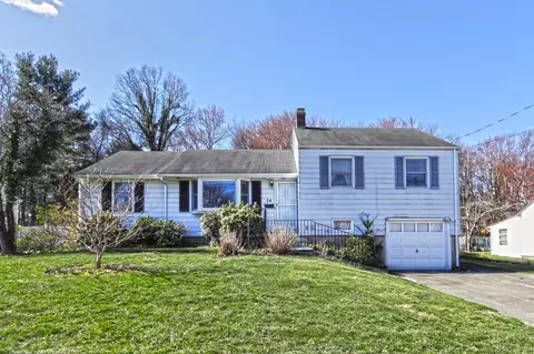 24 Meadow Park Dr, Milford, CT 06461