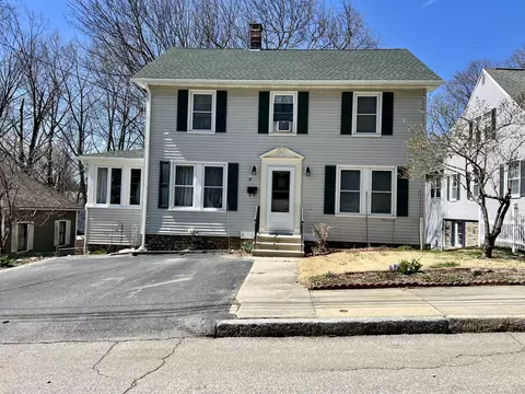 17 Pleasant St, Putnam, CT 06260
