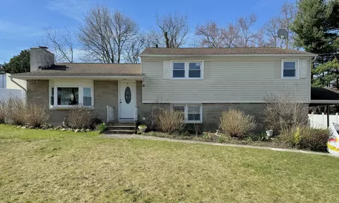 6 Bailey Dr, West Haven, CT 06516