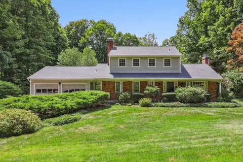140 Middle River Rd, Danbury, CT 06811