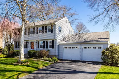 48 Meadowood Ln, Old Saybrook, CT 06475