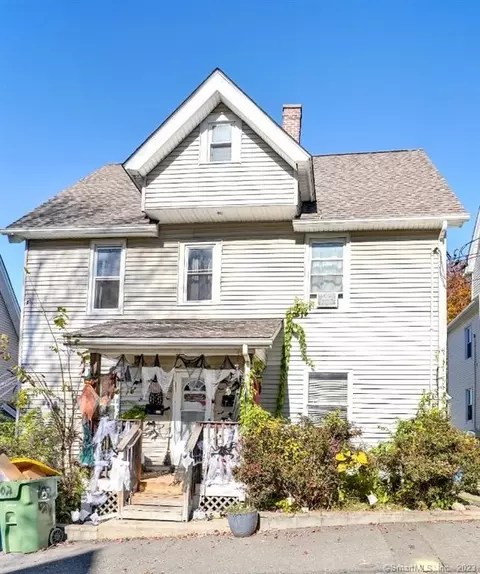 102 Fairview St, Waterbury, CT 06710