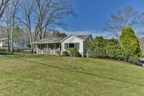 26 Pleasant View Dr, Killingly, CT 06241