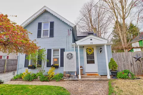 70 Cottage St, New Hartford, CT 06057