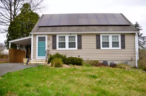 7 Midhill Dr, Hamden, CT 06514