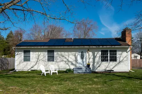 14 Stony Point Rd, Clinton, CT 06413